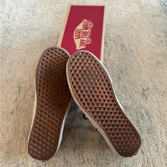 Vans - Picture 2 of 4